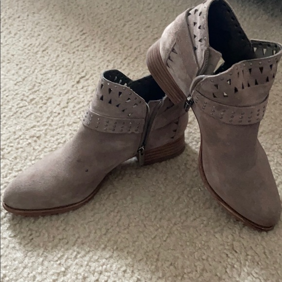 Vince Camuto Booties 8.5 - Picture 5 of 7